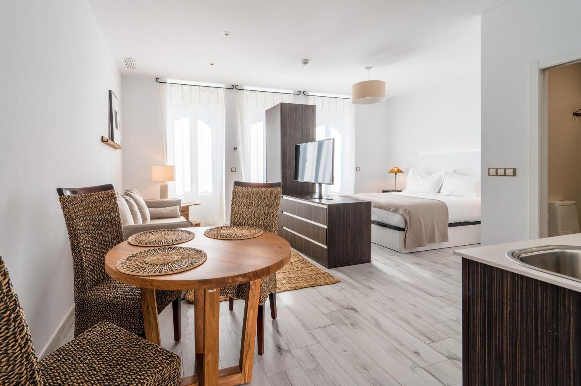 Apartamentos "El Escondite De Triana" เซบีญา ภายนอก รูปภาพ